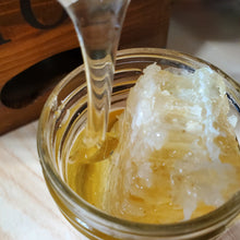 Load image into Gallery viewer, Honeycomb & Honey - Delicious Combination!