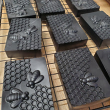 Load image into Gallery viewer, CLARIFYING: Olive Oil, Charcoal & Honey - Healing & Detoxifiying Face & Body Soap