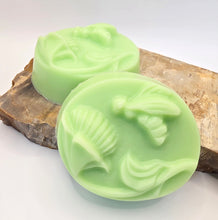 Load image into Gallery viewer, Zen Bees Soap - Honey, Aloe, Cucumber with Mango, Shea &amp; Cocoa Butters
